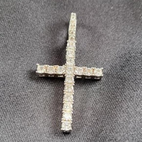 Small Cross with C.Z stones. - Picture 1 of 4